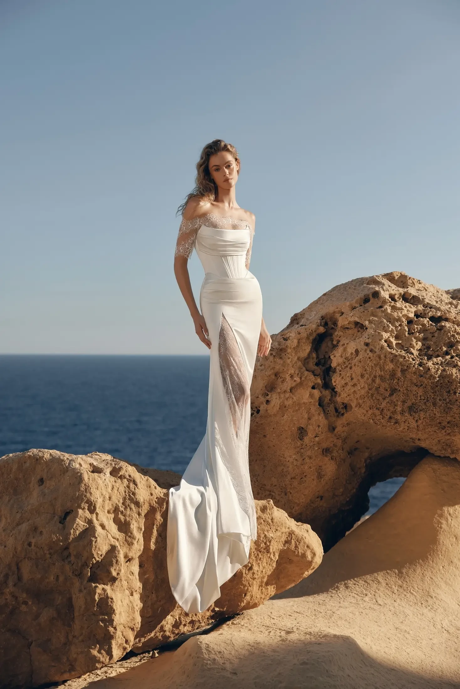 Wedding Dress Shopping Timeline for Engaged Brides. Desktop Image