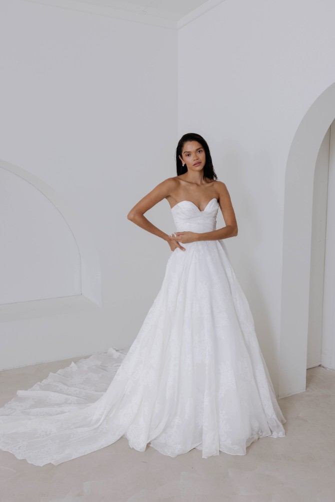 Alena Leena One Bridal Daffodils One Bridal